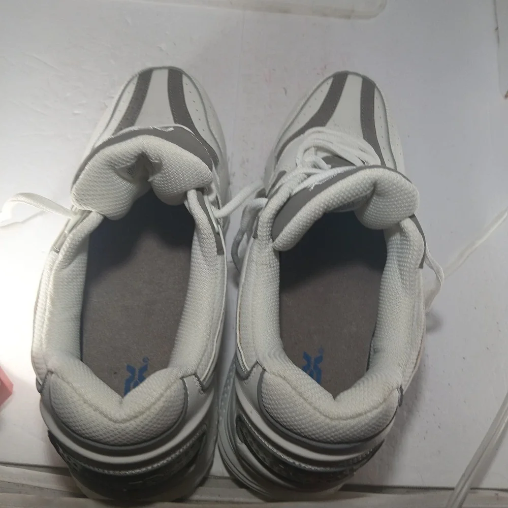 Apex Walking Shoes 9.5 X-Wide White Grey Leather Slip Resistant Dad Sneaker